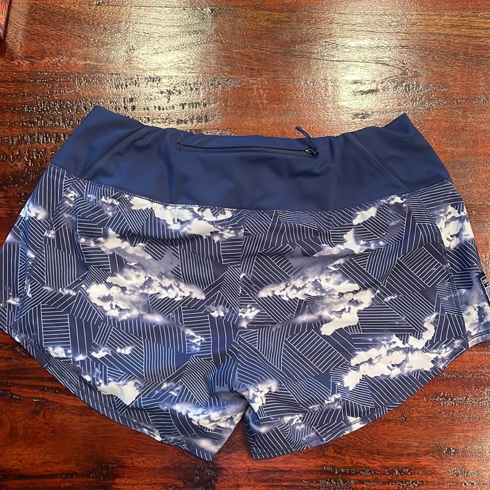 COPY - Oiselle running shorts W’s size 6 blue cloud linear print with built in … - Picture 2 of 3
